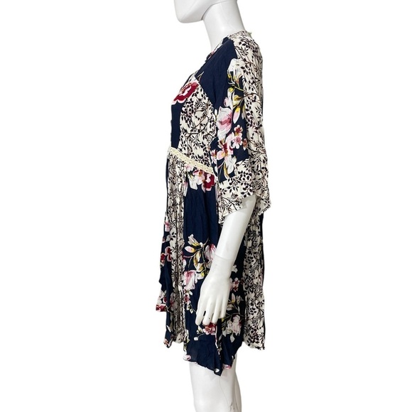 Umgee Boho Blue Floral Dress
New - Picture 2 of 7